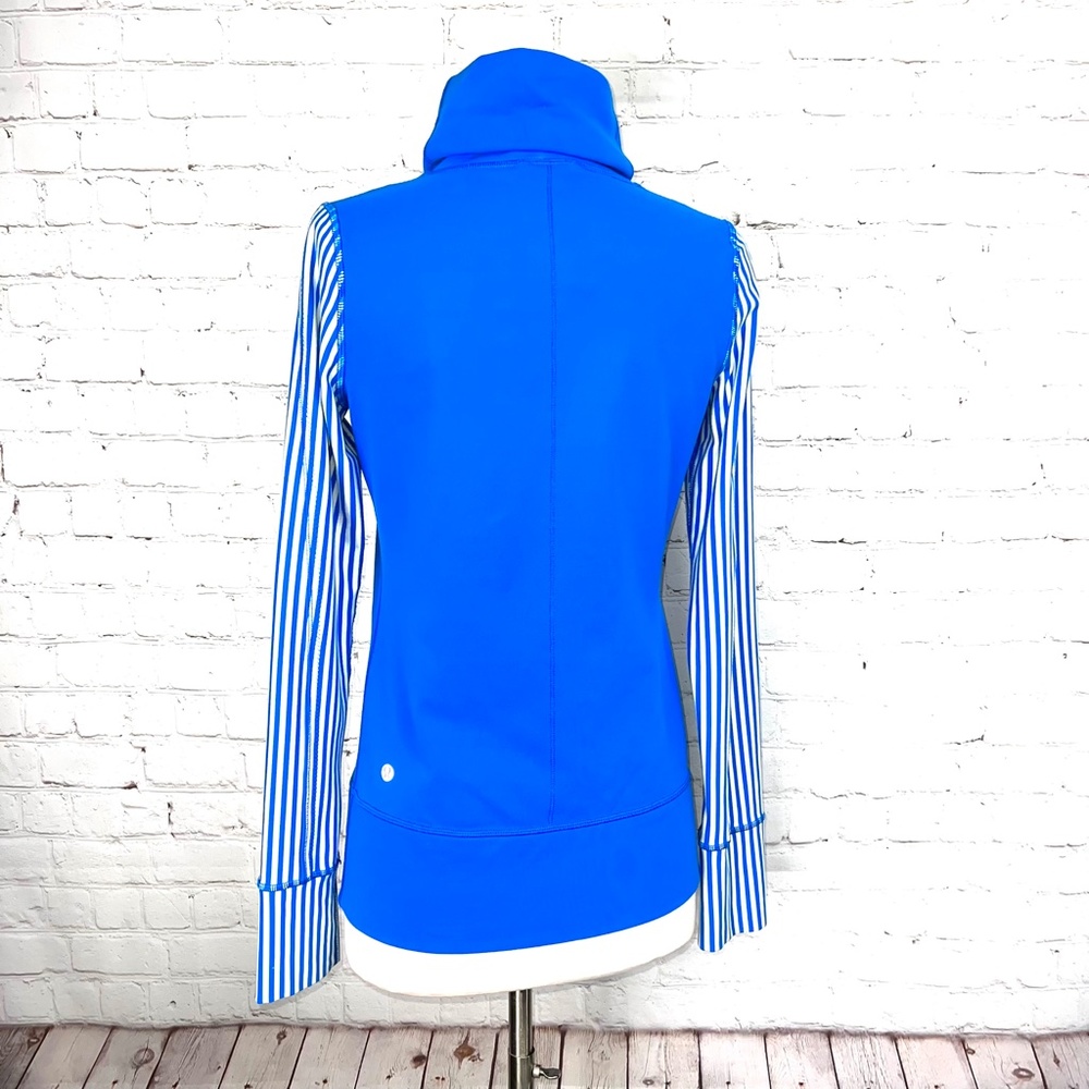 🚫SOLD! 💙Like New |•LULULEMON•| Beaming Blue Daily Yoga Full Zip Jacket💙 - Picture 3 of 16